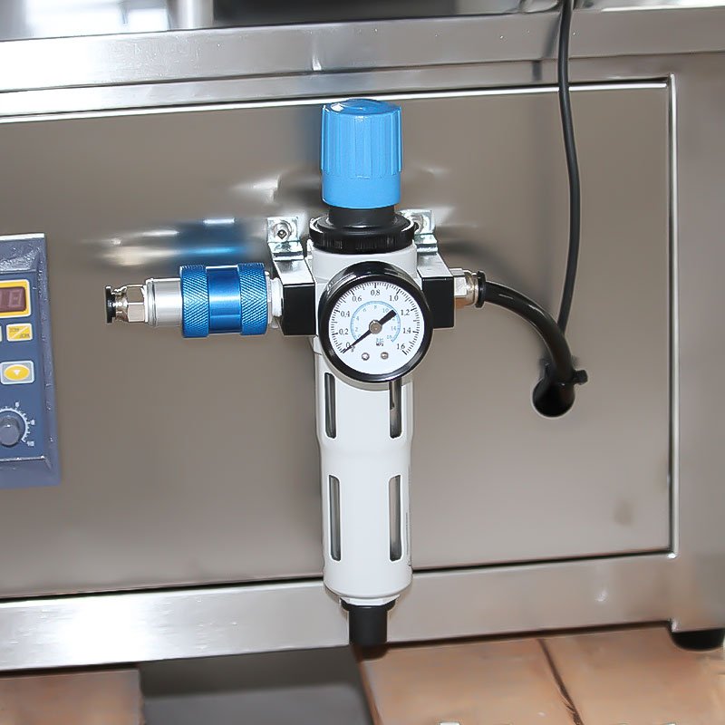Automatic pressure cylinder