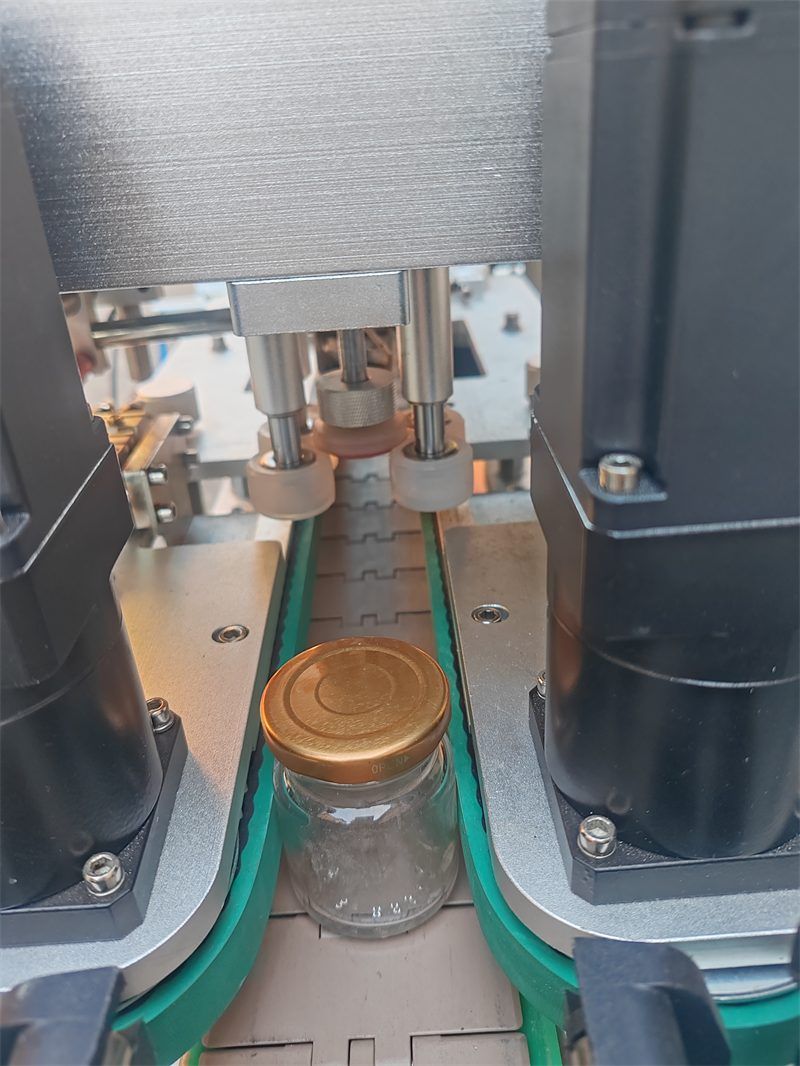 Servo four-wheel capping