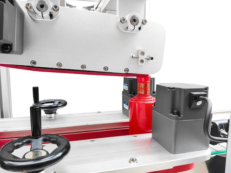 Fully automatic capping machine