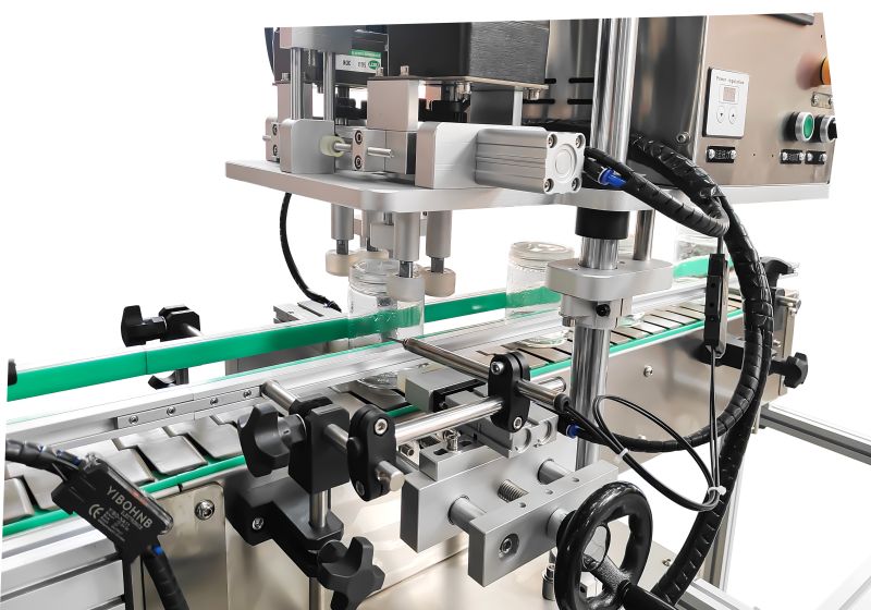 Automatic capping machine