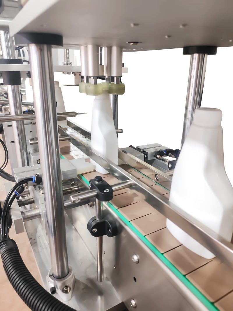Automatic capping machine