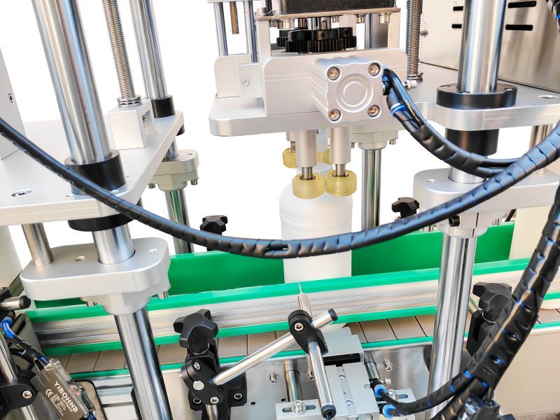 Automatic capping machine