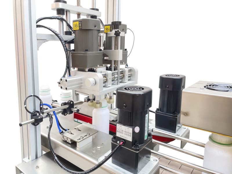 Automatic capping machine