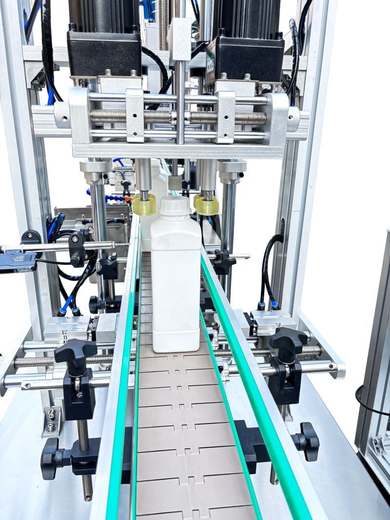 Four-wheel capping machine